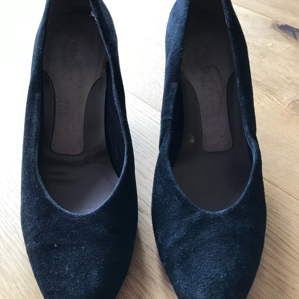 Suede low heels